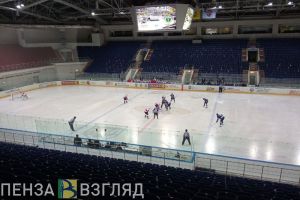 Форменный разгром. «Дизель» крупно проиграл на домашнем льду