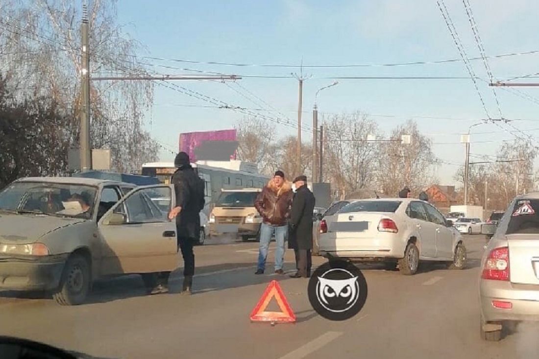 Утреннее ДТП затруднило движение в пензенском микрорайоне Терновка