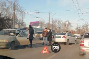 Утреннее ДТП затруднило движение в пензенском микрорайоне Терновка