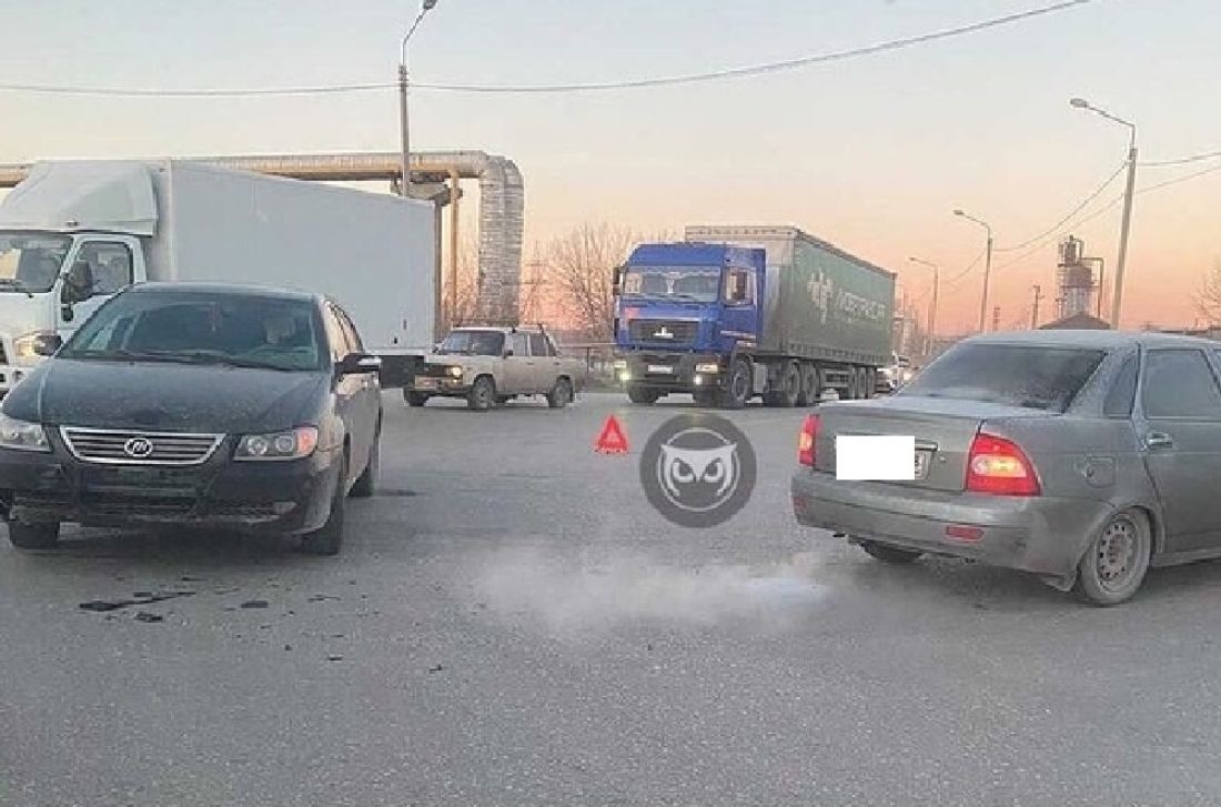 Утром в пензенской Терновке два автомобиля не поделили дорогу