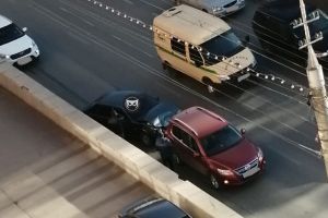 В центре Пензы при столкновении с иномаркой раскурочило «ВАЗ»