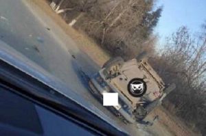 Пензенец поделился видео с места опрокинувшейся на крышу машины