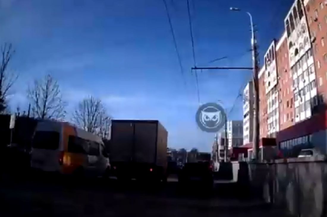 На видео попал момент ДТП в Пензе с участием водителя-«шахматиста»