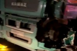 На трассе в Пензенской области произошла жуткая авария с грузовиком. Видео