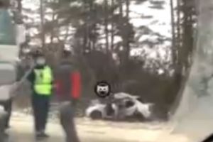 В Пензенской области легковушку разворотило и выбросило в кювет. Видео