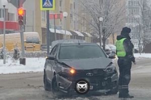 На перекрестке в Заречном жестко столкнулись две «Лады». Фото