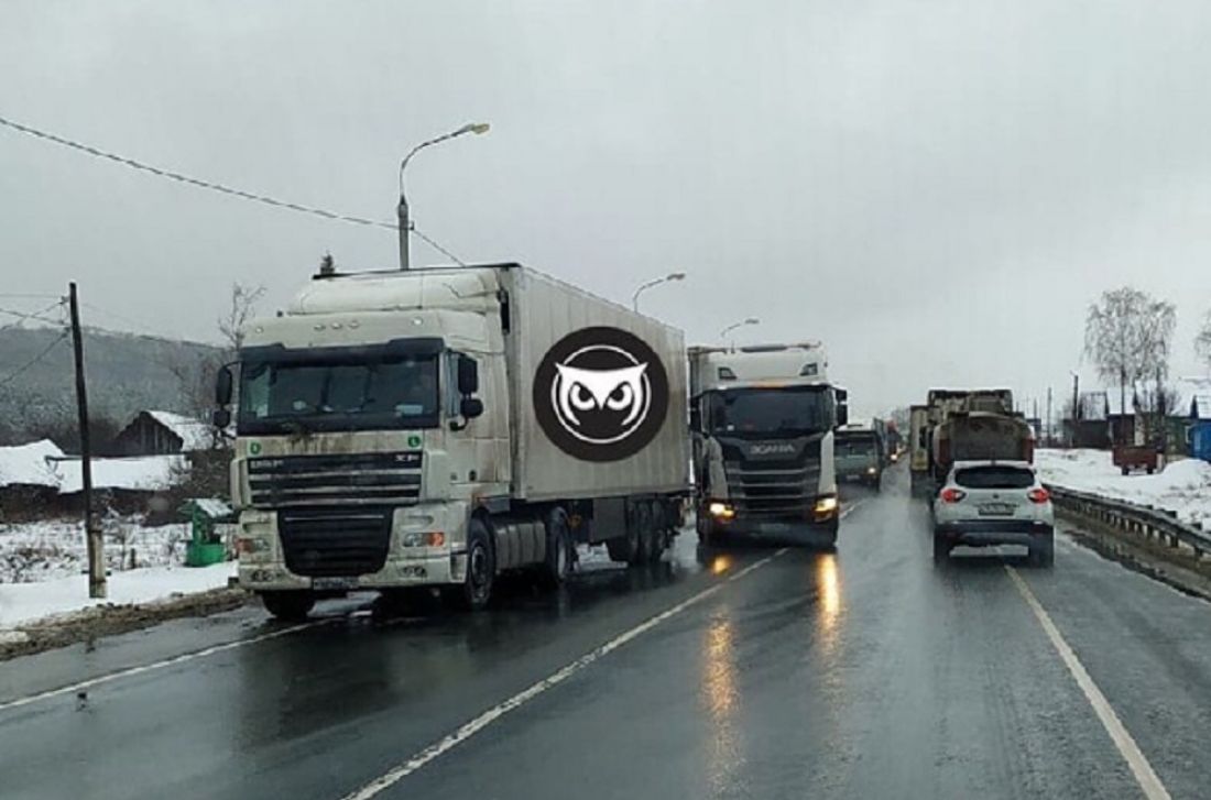 На трассе М-5 в Пензенской области столкнулись две фуры