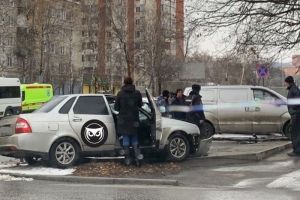 «Получила травмы лица». Очевидцы сообщили о жестком столкновении машин в центре Пензы
