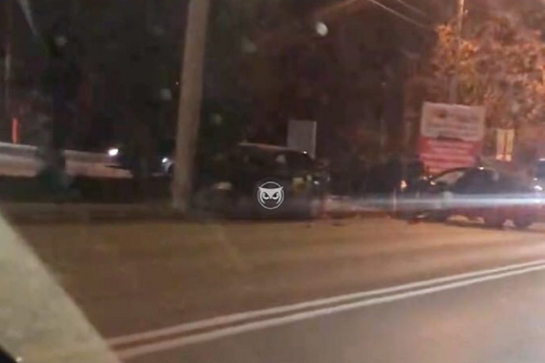 На Севере в Пензе легковушка влетела в столб