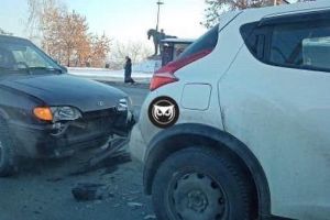 В Пензе «ВАЗ» жестко въехал в иномарку
