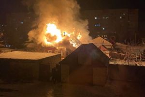 Появилось видео с места большого ночного пожара в Кузнецке