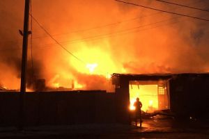 Пожар на складе, новые заболевшие и подозреваемый в поджоге грузовика: новости за 13 декабря