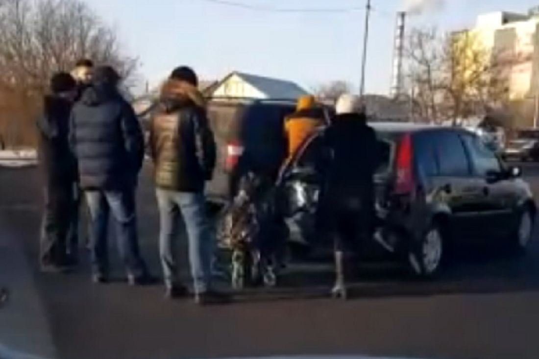 На видео попали последствия аварии на Окружной улице Пензы