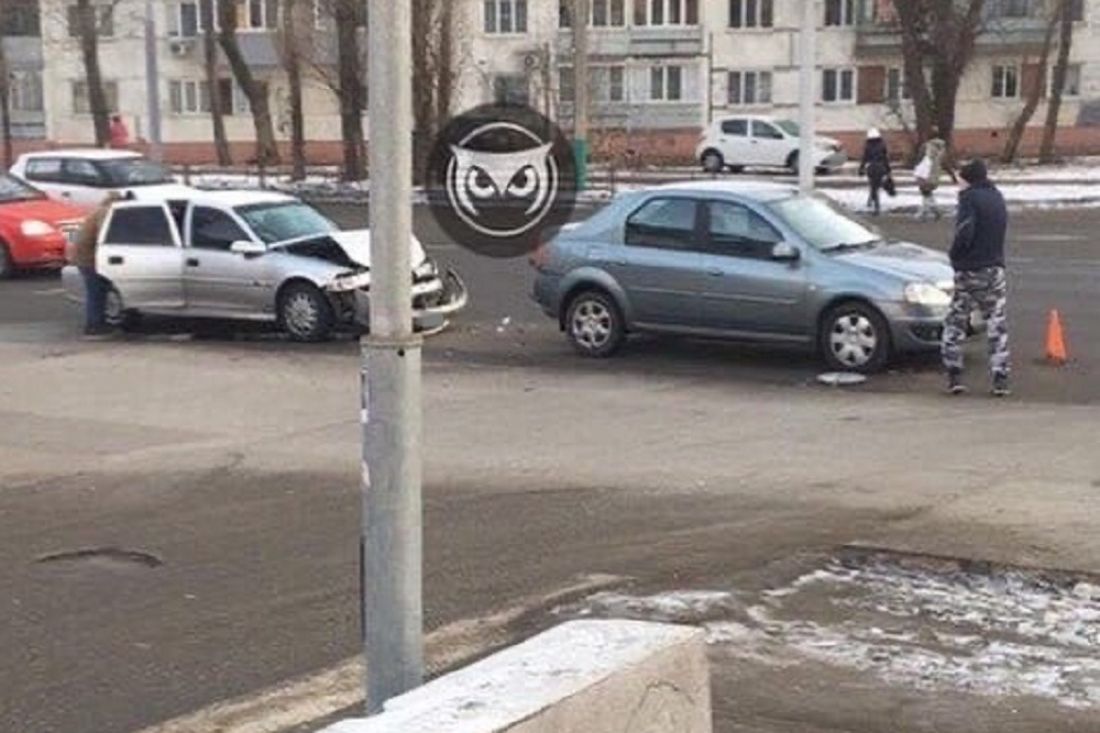 В центре Пензы легковушка жестко врезалась в иномарку