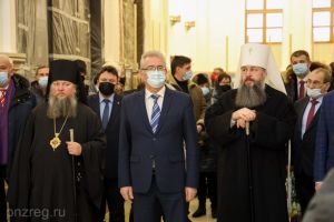 Пензенский губернатор открыл выставку в Спасском соборе