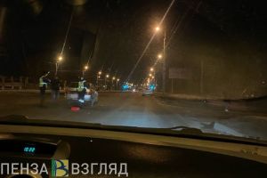Сотрудники ДПС и дежурной части прибыли к месту дорожного инцидента в Пензе