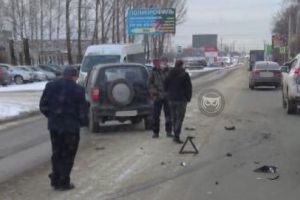 Два столкнувшихся автомобиля в Пензе осложнили движение транспорта
