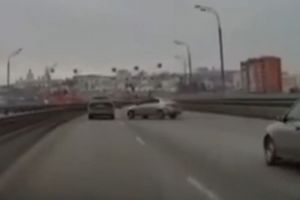 Опубликован момент жесткой аварии на Измайловском мосту в Пензе