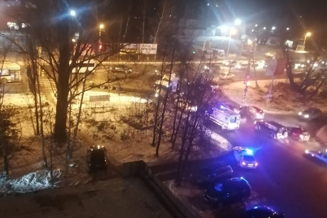 К месту аварии при выезде на трассу «Урал» в Пензе приехала «скорая». Фото