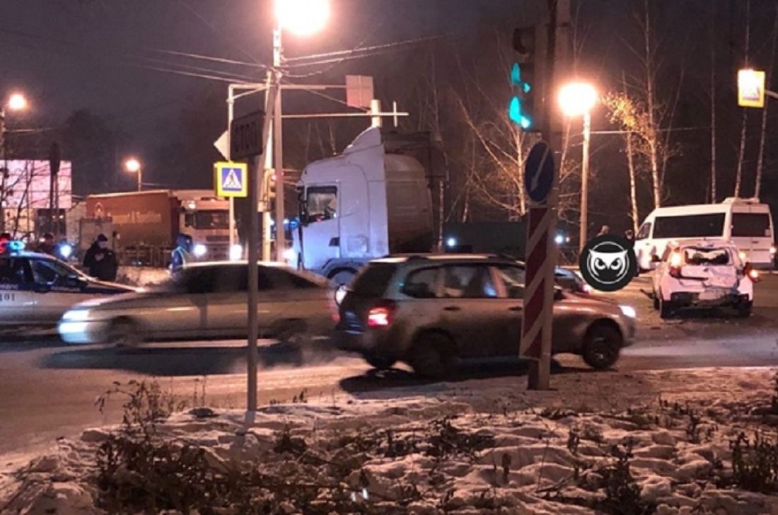 В пензенском микрорайоне Арбеково образовалась пробка из-за ДТП