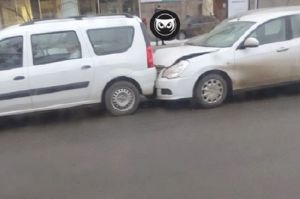 Массовое ДТП в центре Пензы помешало движению транспортных средств