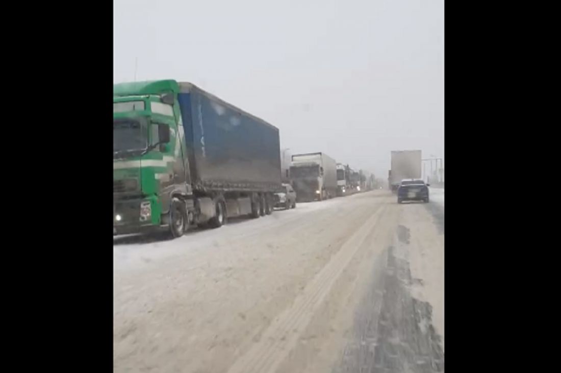 Под Пензой образовалась гигантская пробка из грузовиков