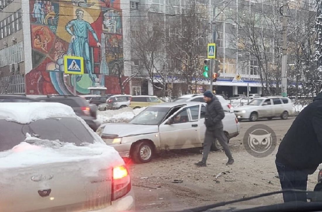 Пензенцы сообщают о пробке из-за массовой аварии