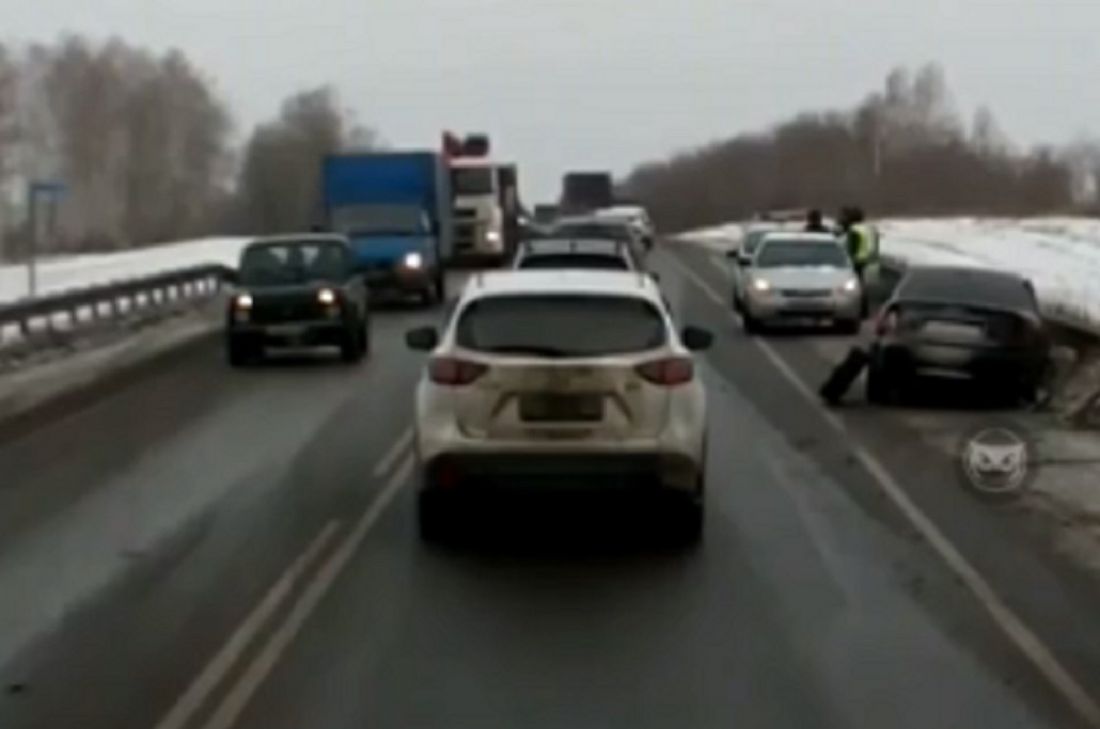 На трассе М-5 под Пензой образовалась пробка из-за ДТП. Видео