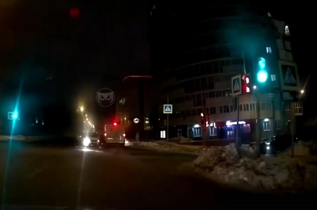 Момент ДТП на перекрестке Куйбышева и Свердлова попал на видео