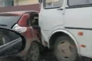 В Пензе на видео попал момент жесткой аварии с автобусом