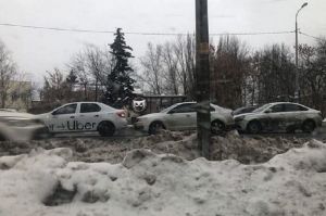В Пензе «паровозиком» столкнулись три автомобиля