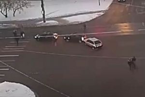 На знаменитом перекрестке в Пензе произошла нелепая авария. Видео