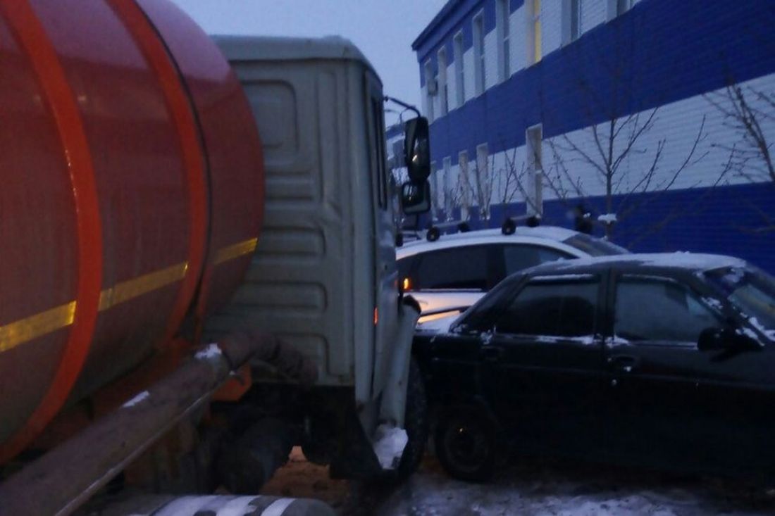 В Пензенской области грузовик с фекалиями устроил массовую аварию