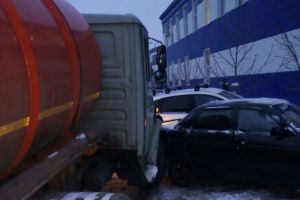 В Пензенской области грузовик с фекалиями устроил массовую аварию