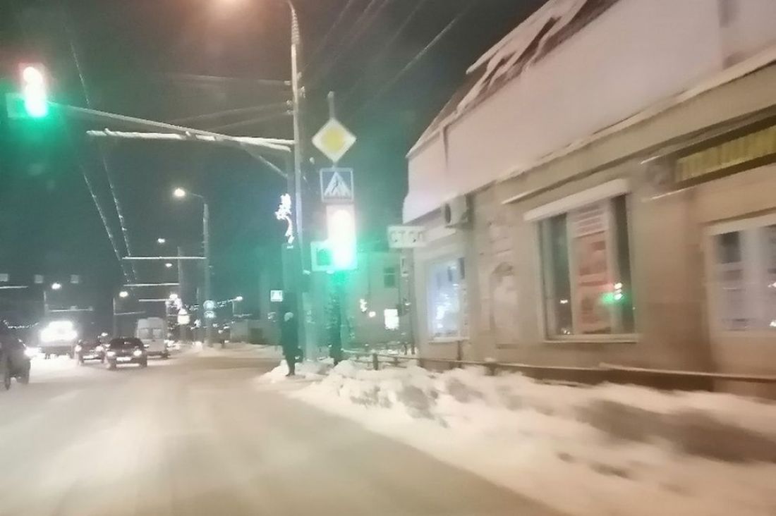 В Пензе работает сбивающий водителей с толку светофор. Видео