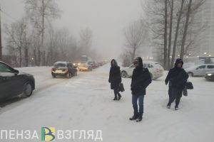 Центр Пензы парализован из-за мощного снегопада. Фото