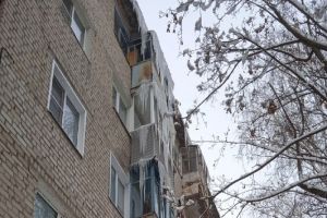 Пензячка пожаловалась на двухэтажные сосульки