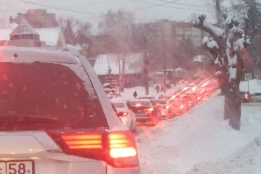 Пензенские автовладельцы сообщают о пробках по всему городу