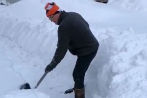Губернатор взял лопату в руки и поблагодарил пензенцев. Видео