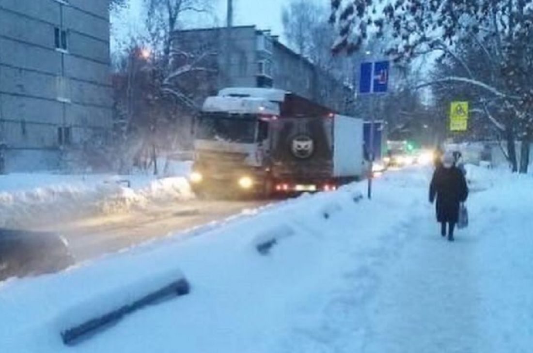 «Глухая пробка». В Пензе два грузовика столкнулись и перекрыли дорогу