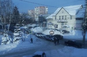 Пензенцы сообщают об аварии с двумя авто в центре города