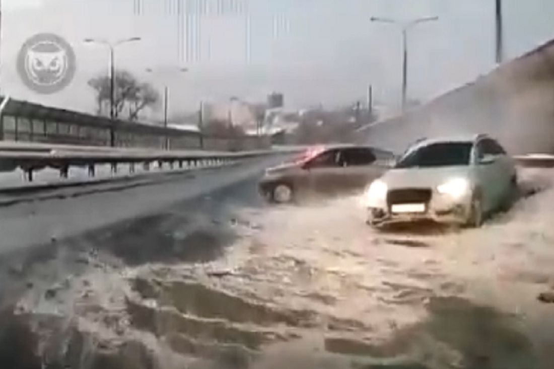 На видео попал момент ДТП на Измайловском мосту в Пензе