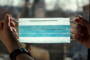 Правы ли продавцы, отказывая в обслуживании покупателей без масок?