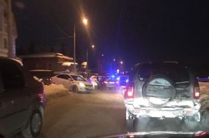 В Пензе к месту массового ДТП прибыли сотрудники ГИБДД. Видео