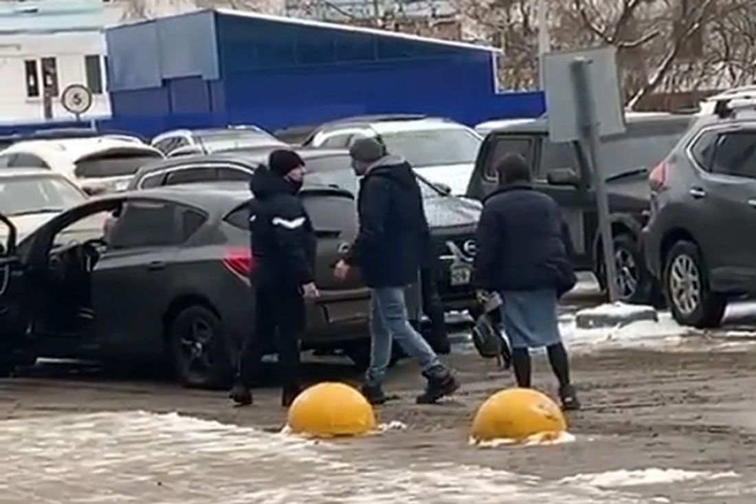 В центре Пензы двое водителей устроили агрессивные «разборки». Фото