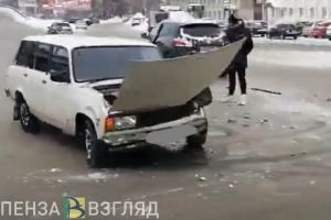 На видео попали последствия жесткого ДТП в центре Пензы