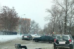Незначительная авария в Пензе устроила серьезные помехи на дороге
