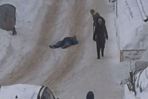 Лежащий на дороге мужчина испугал пензенцев