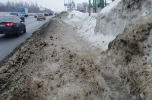 Тротуаров не стало. Пешеходы-пензенцы пожаловались на сугробы вместо дорожек