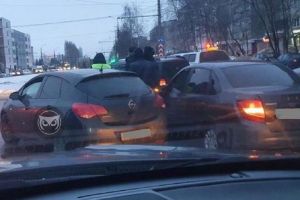 Авария в пензенском микрорайоне Арбеково спровоцировала пробку